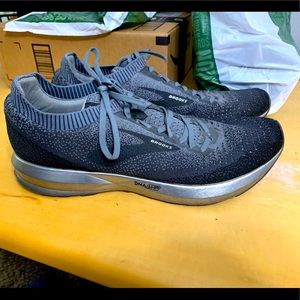 Brooks Levitate 2